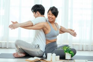 A couple showing the correct gym form