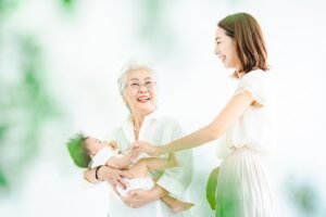 Elderly lady receives a massage from a therapist, addressing frozen shoulder with The Outcall Spa.
